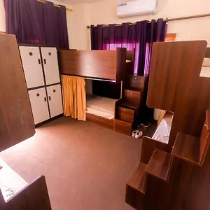 Pizza Street Hostel Акаба